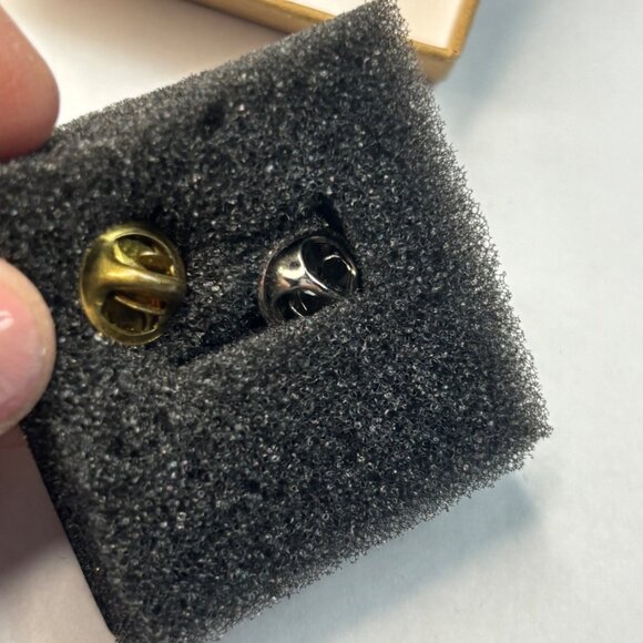 Christmas Tree & Dove Lapel Pins In Gift Box - Picture 2 of 4